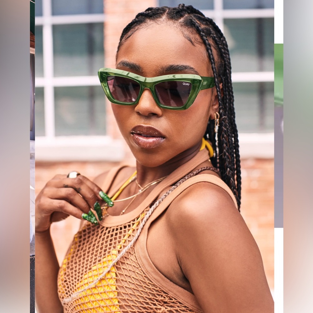 QUAY AUSTRALIA On the Radio 50mm Cat Eye Sunglasses in Green /Smoke